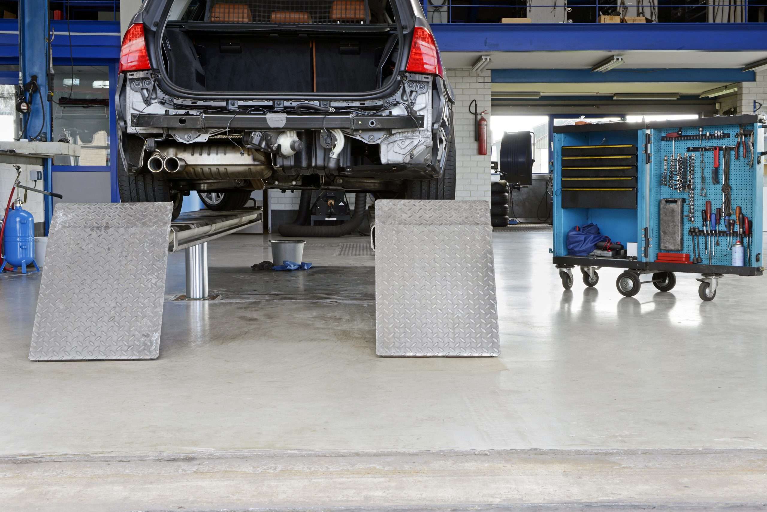 Auto repair shop,Garage bridge and tool cart.